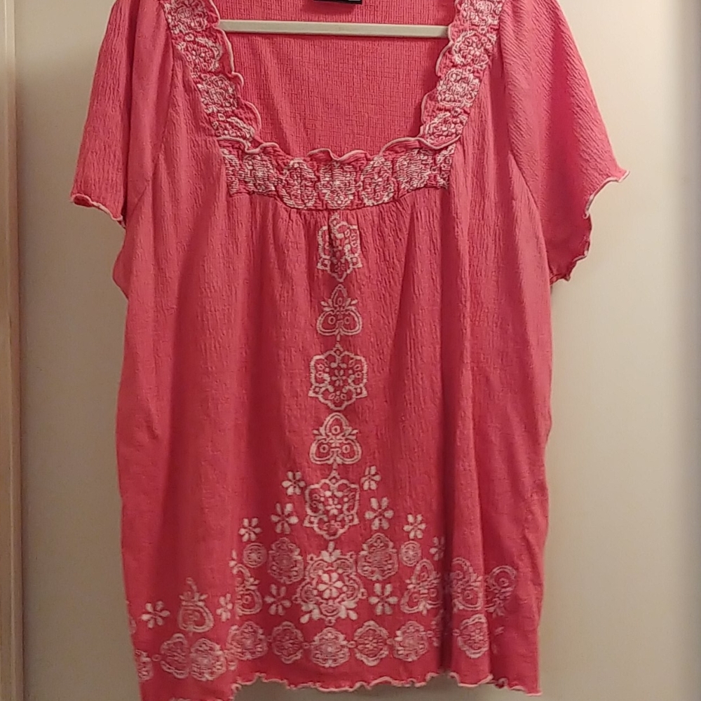 Jane Ashley pink shirt w/ white trim and design